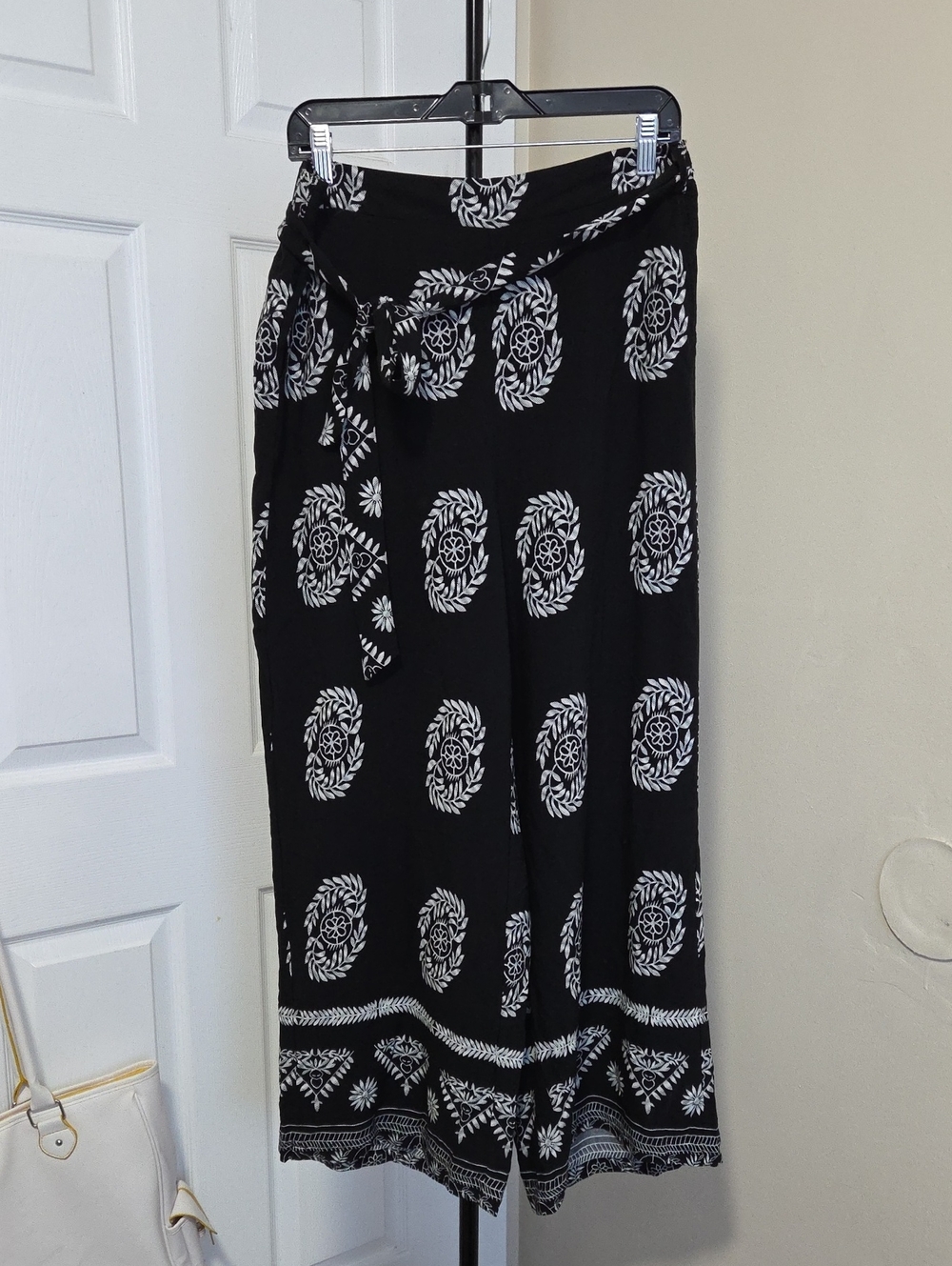 Papillon Blanc Black and White Pants
